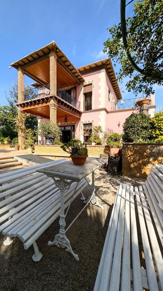 5 bedroom Villa for sale in Perleta with pool - € 1,100,000 (Ref: 9679850)