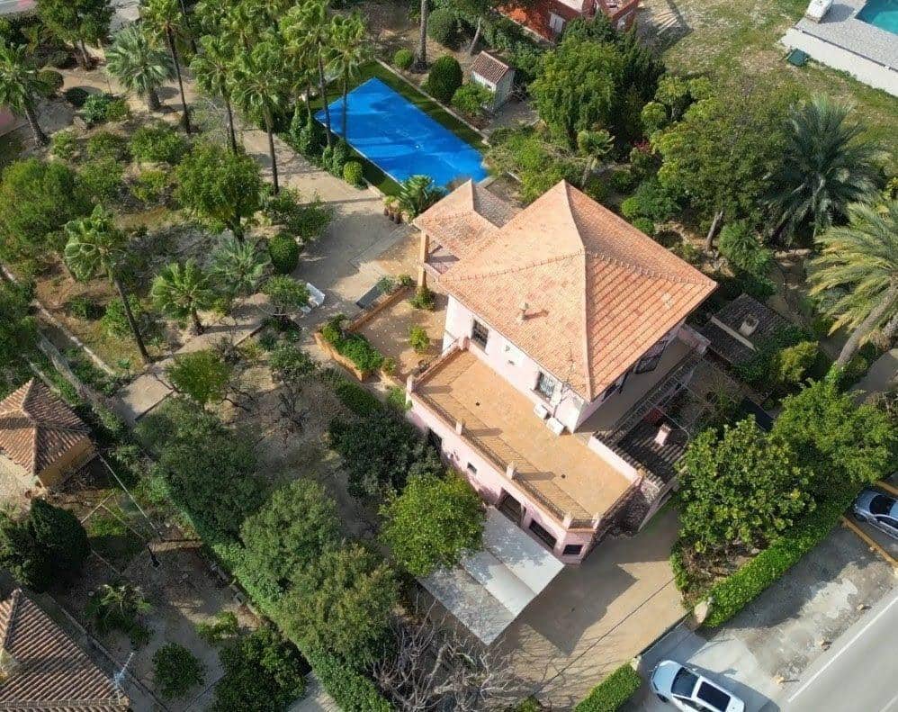 5 bedroom Villa for sale in Perleta with pool - € 1,100,000 (Ref: 9679850)