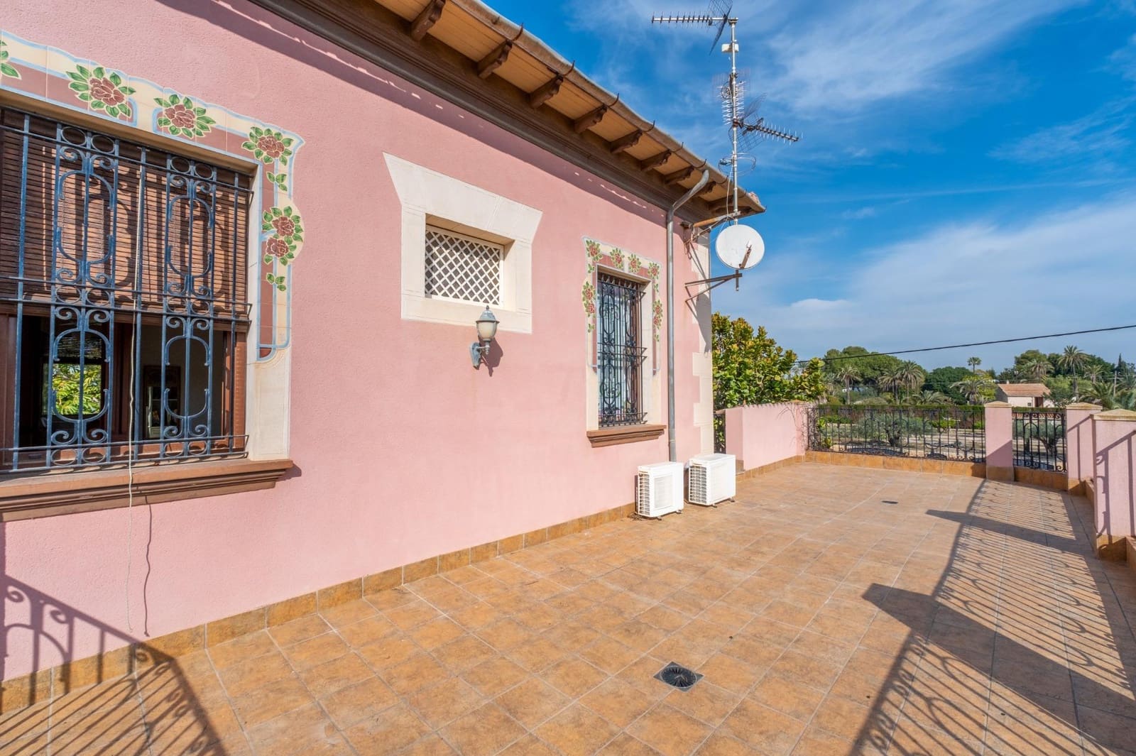 5 bedroom Villa for sale in Perleta with pool - € 1,100,000 (Ref: 9679850)