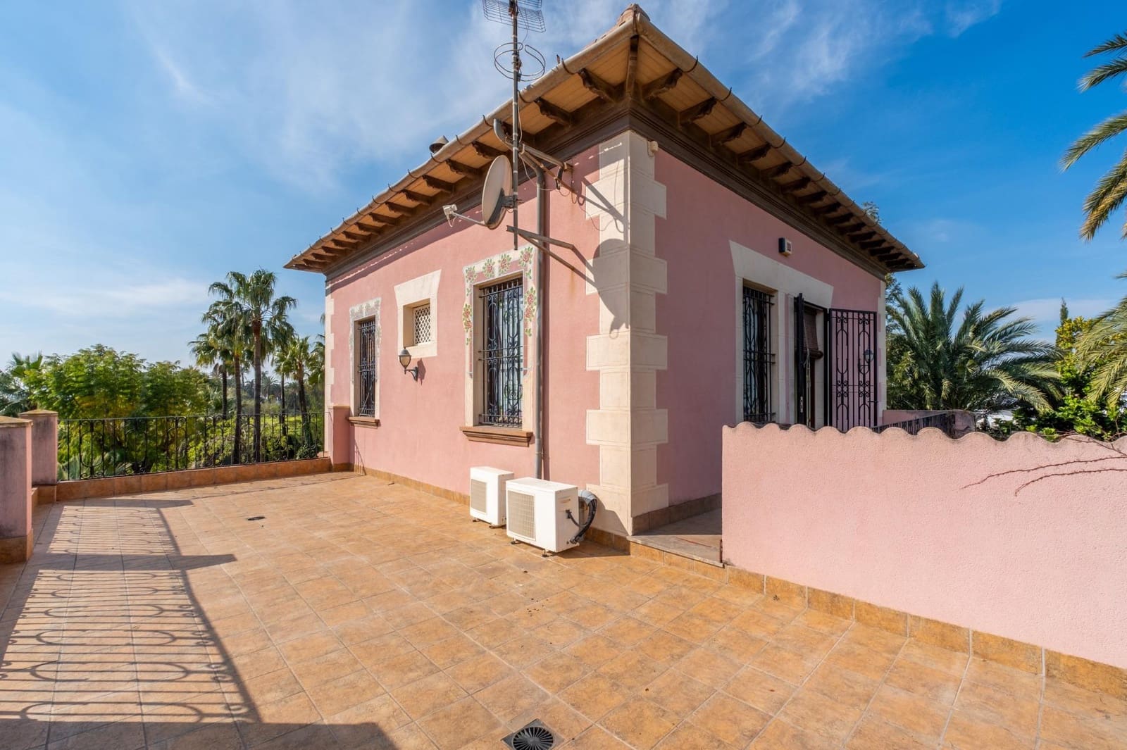5 bedroom Villa for sale in Perleta with pool - € 1,100,000 (Ref: 9679850)