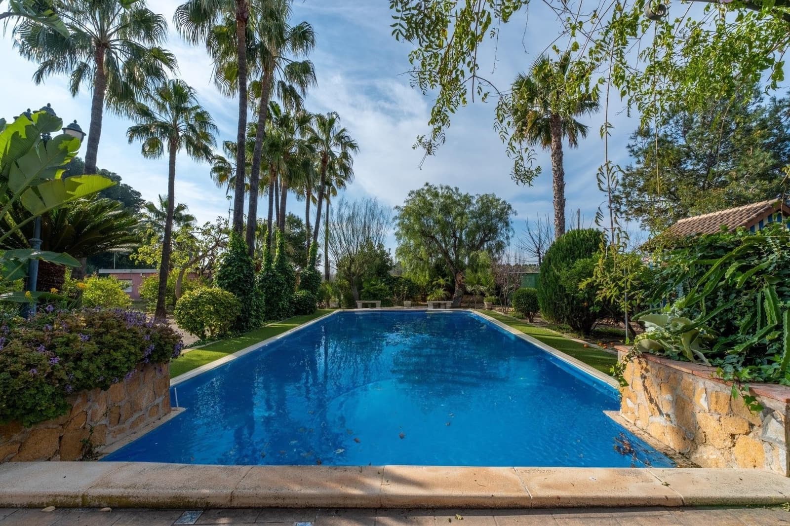 5 bedroom Villa for sale in Perleta with pool - € 1,100,000 (Ref: 9679850)
