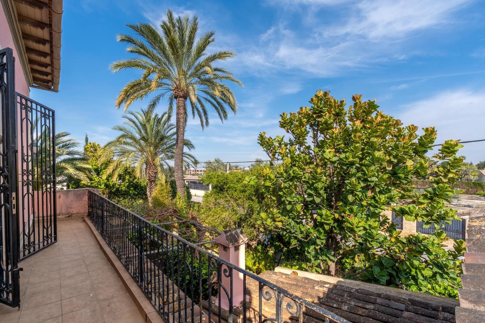 5 bedroom Villa for sale in Perleta with pool - € 1,100,000 (Ref: 9679850)