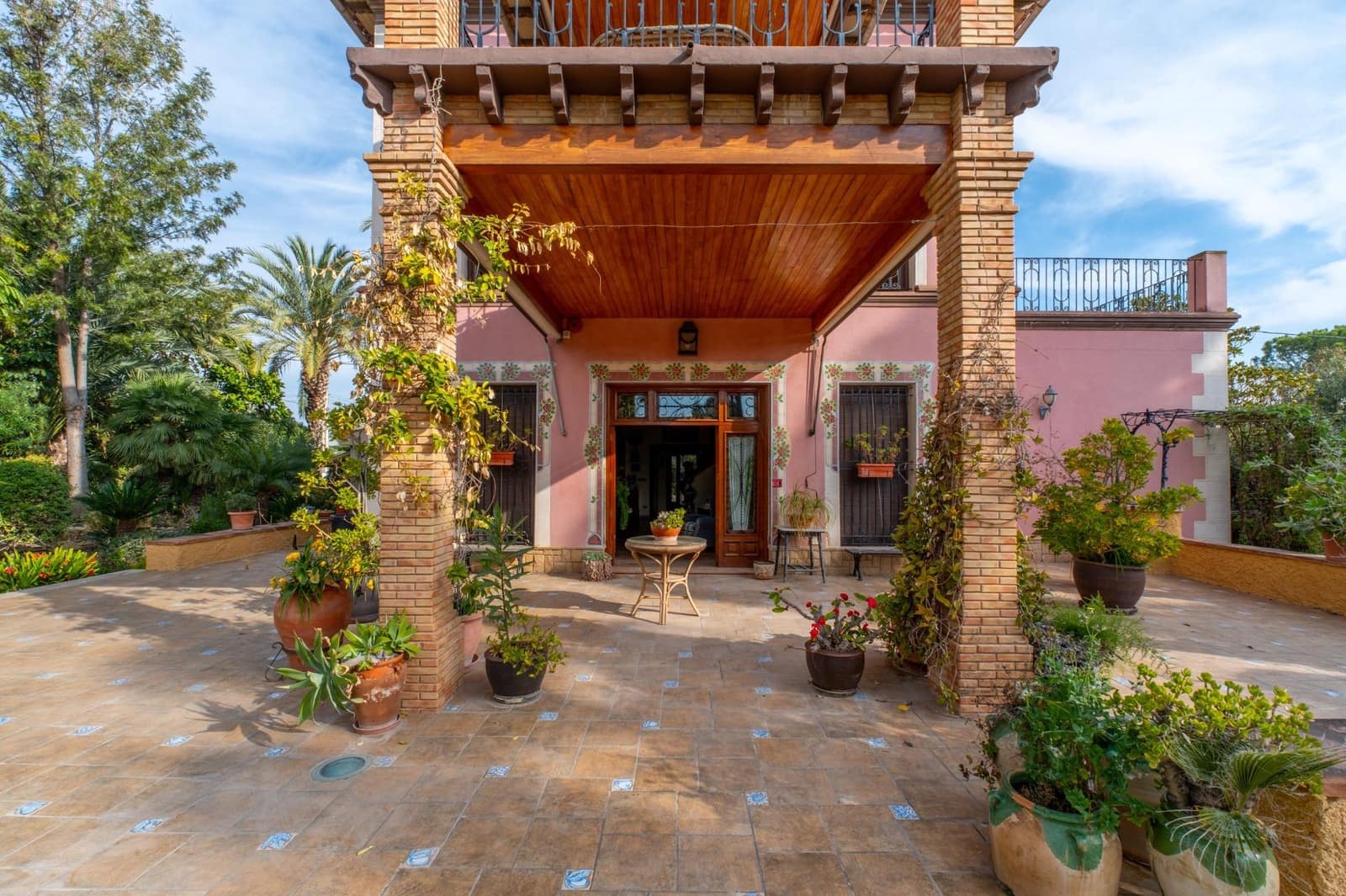 5 bedroom Villa for sale in Perleta with pool - € 1,100,000 (Ref: 9679850)