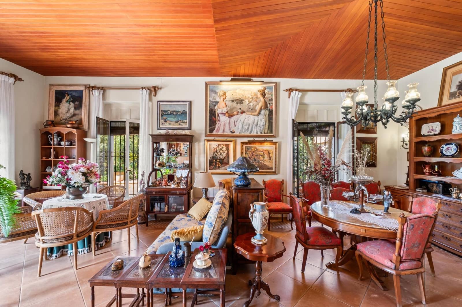 5 bedroom Villa for sale in Perleta with pool - € 1,100,000 (Ref: 9679850)