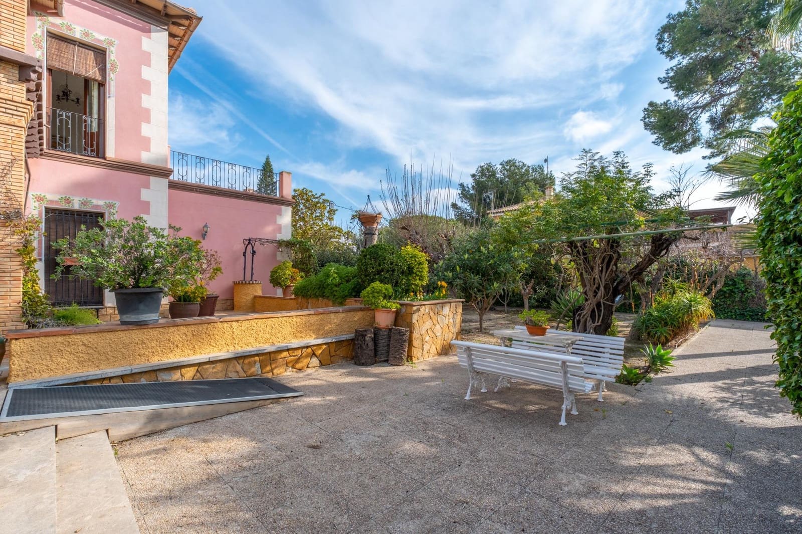 5 bedroom Villa for sale in Perleta with pool - € 1,100,000 (Ref: 9679850)