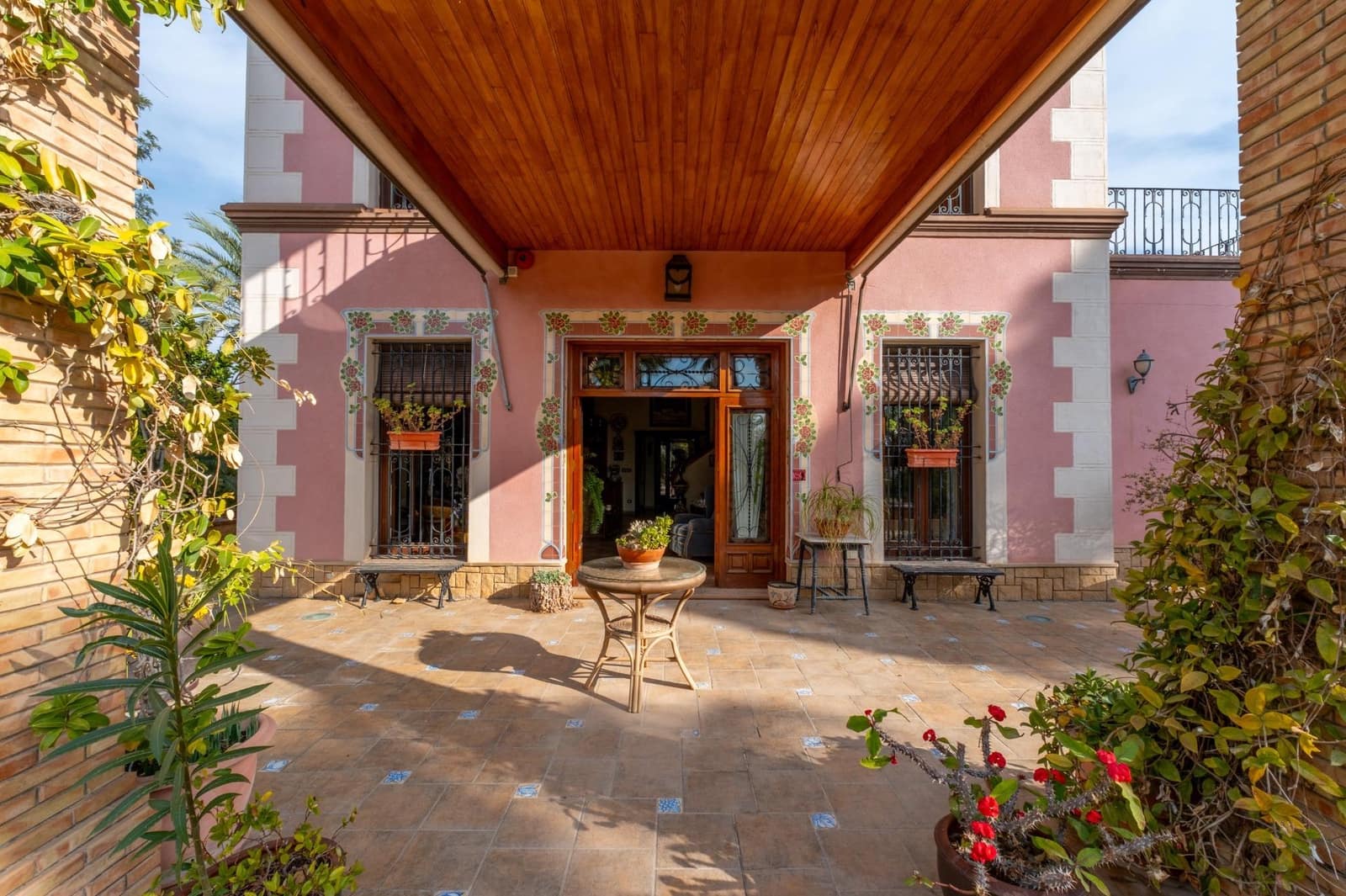 5 bedroom Villa for sale in Perleta with pool - € 1,100,000 (Ref: 9679850)