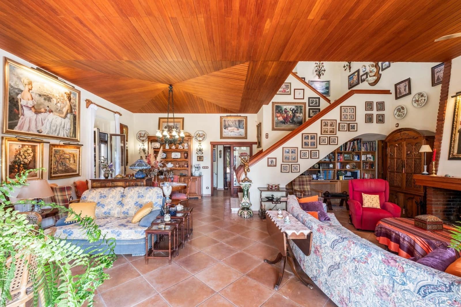 5 bedroom Villa for sale in Perleta with pool - € 1,100,000 (Ref: 9679850)
