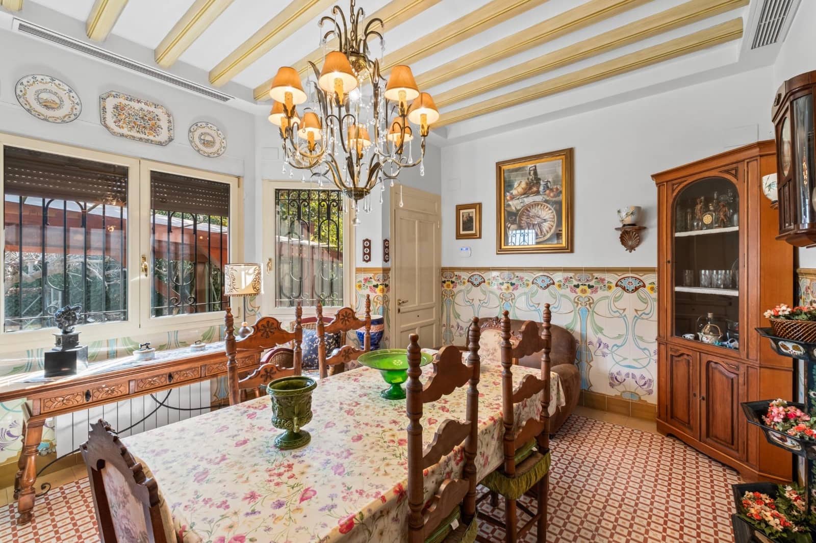 5 bedroom Villa for sale in Perleta with pool - € 1,100,000 (Ref: 9679850)