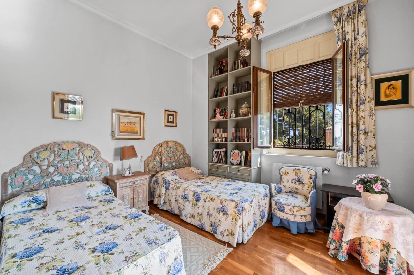 5 bedroom Villa for sale in Perleta with pool - € 1,100,000 (Ref: 9679850)