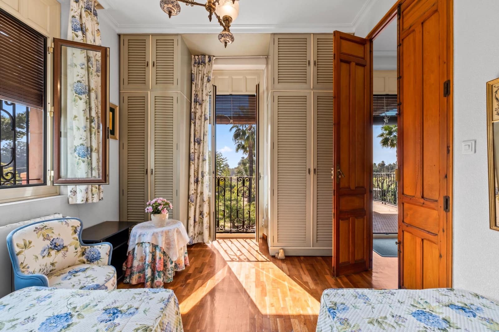 5 bedroom Villa for sale in Perleta with pool - € 1,100,000 (Ref: 9679850)