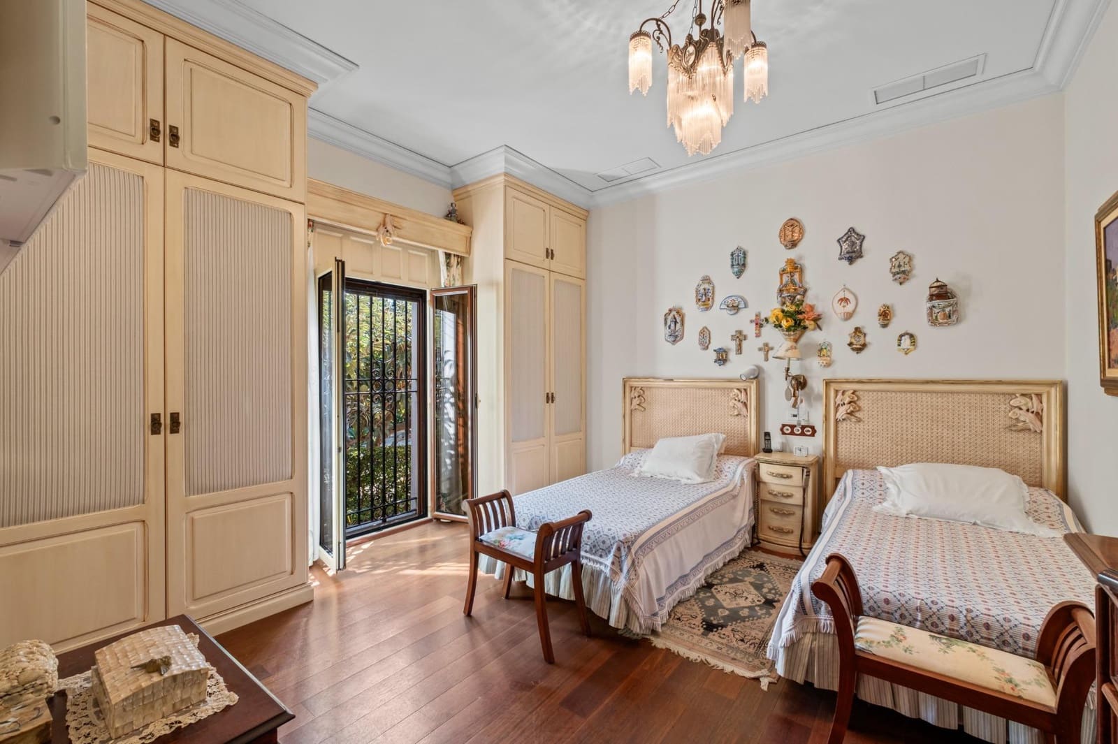 5 bedroom Villa for sale in Perleta with pool - € 1,100,000 (Ref: 9679850)