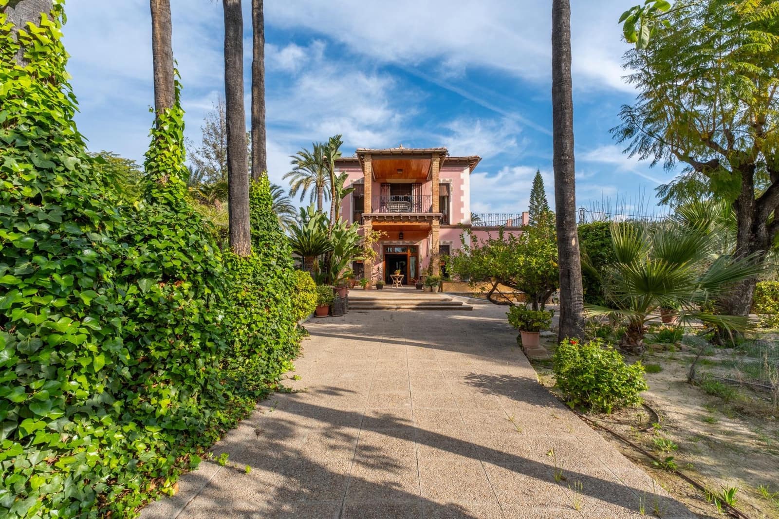 5 bedroom Villa for sale in Perleta with pool - € 1,100,000 (Ref: 9679850)