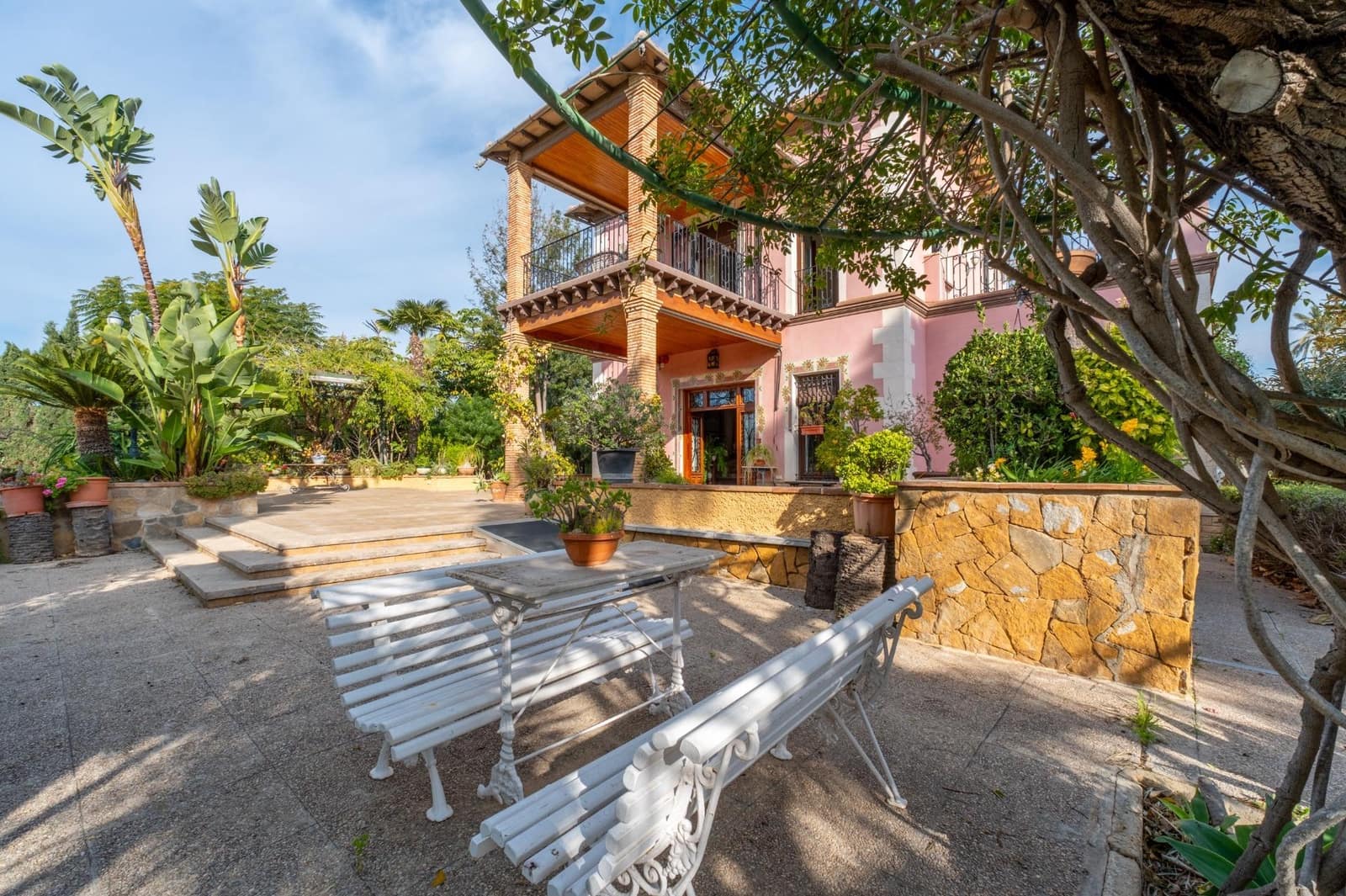 5 bedroom Villa for sale in Perleta with pool - € 1,100,000 (Ref: 9679850)