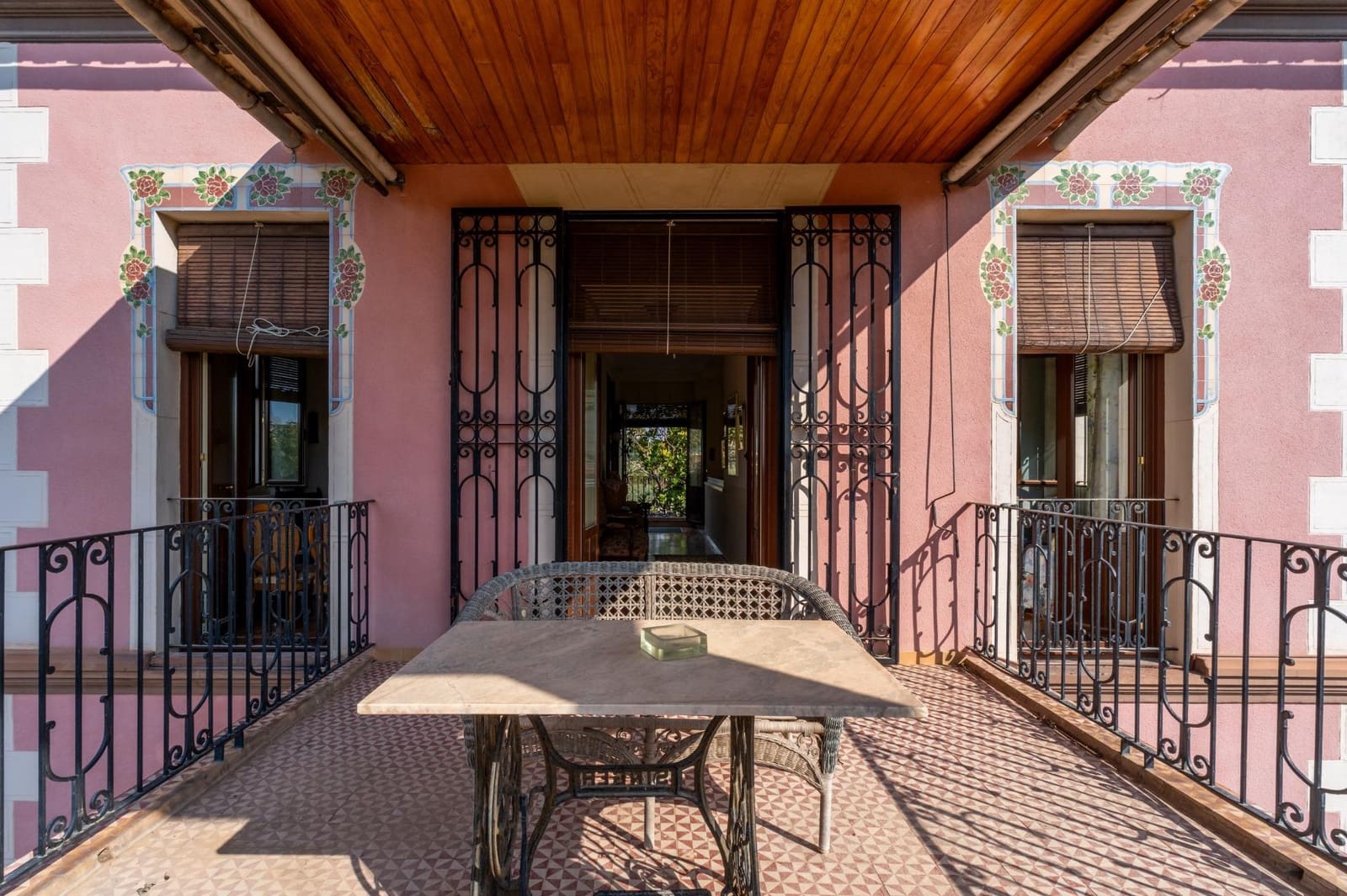 5 bedroom Villa for sale in Perleta with pool - € 1,100,000 (Ref: 9679850)