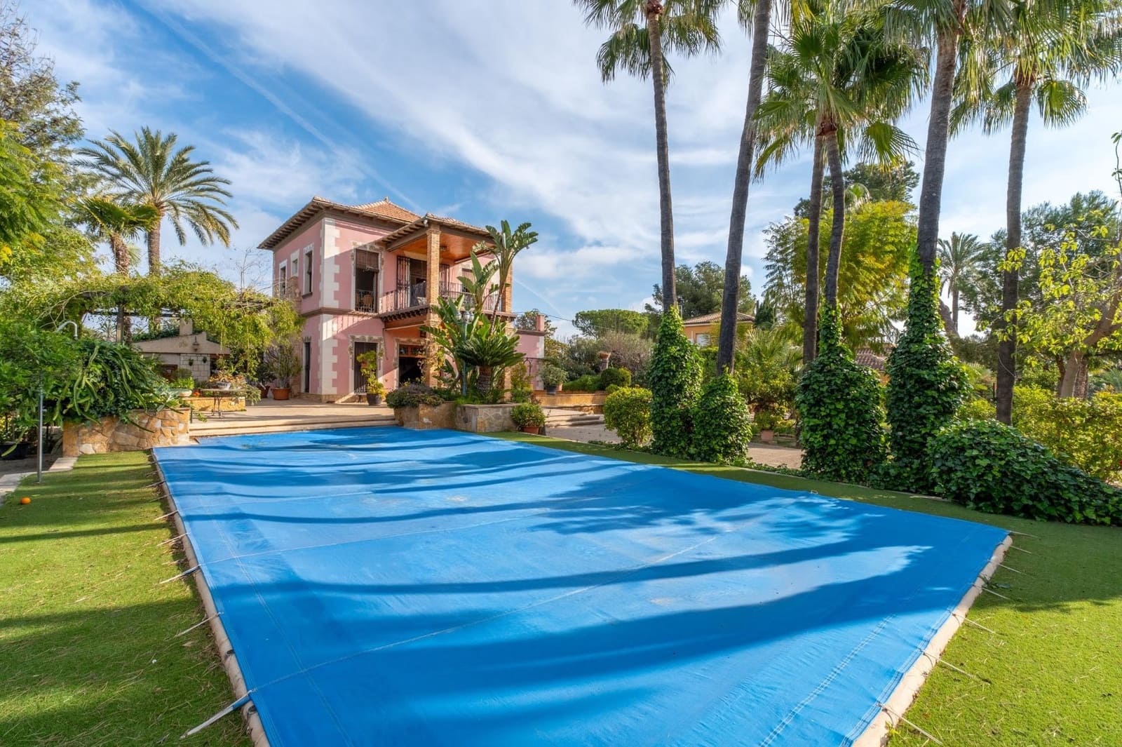 5 bedroom Villa for sale in Perleta with pool - € 1,100,000 (Ref: 9679850)