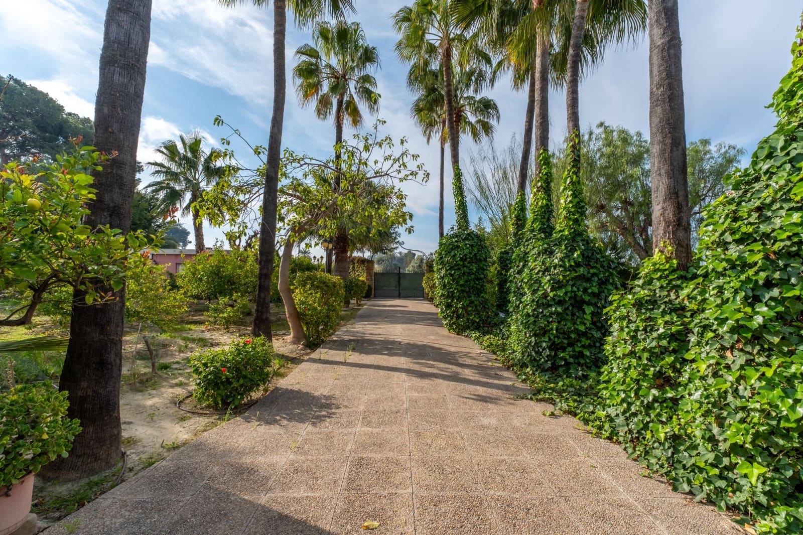 5 bedroom Villa for sale in Perleta with pool - € 1,100,000 (Ref: 9679850)