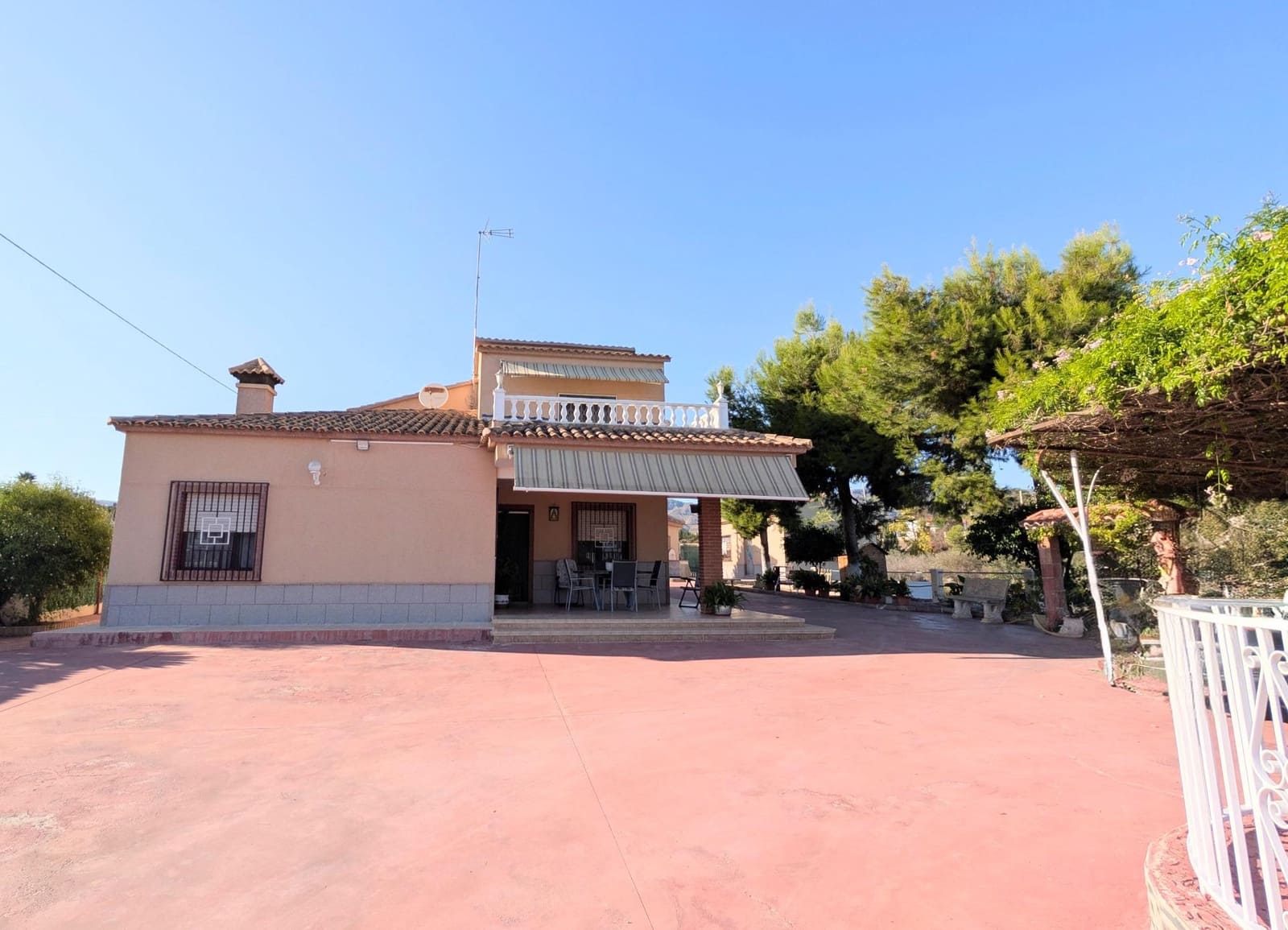 5 soverom Villa til salgs i Albatera med svømmebasseng garasje - € 299 000 (Ref: 9679854)