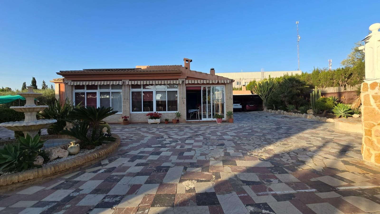 Chalet de 3 habitaciones en Elche / Elx en venta con piscina - 339.000 € (Ref: 9679855)