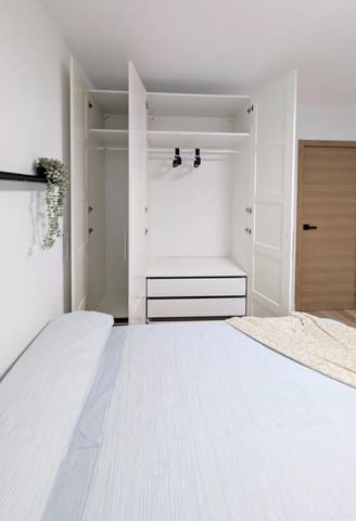 5 quarto Apartamento para arrendar em Centro, Elche / Elx - 390 € (Ref: 9695340)