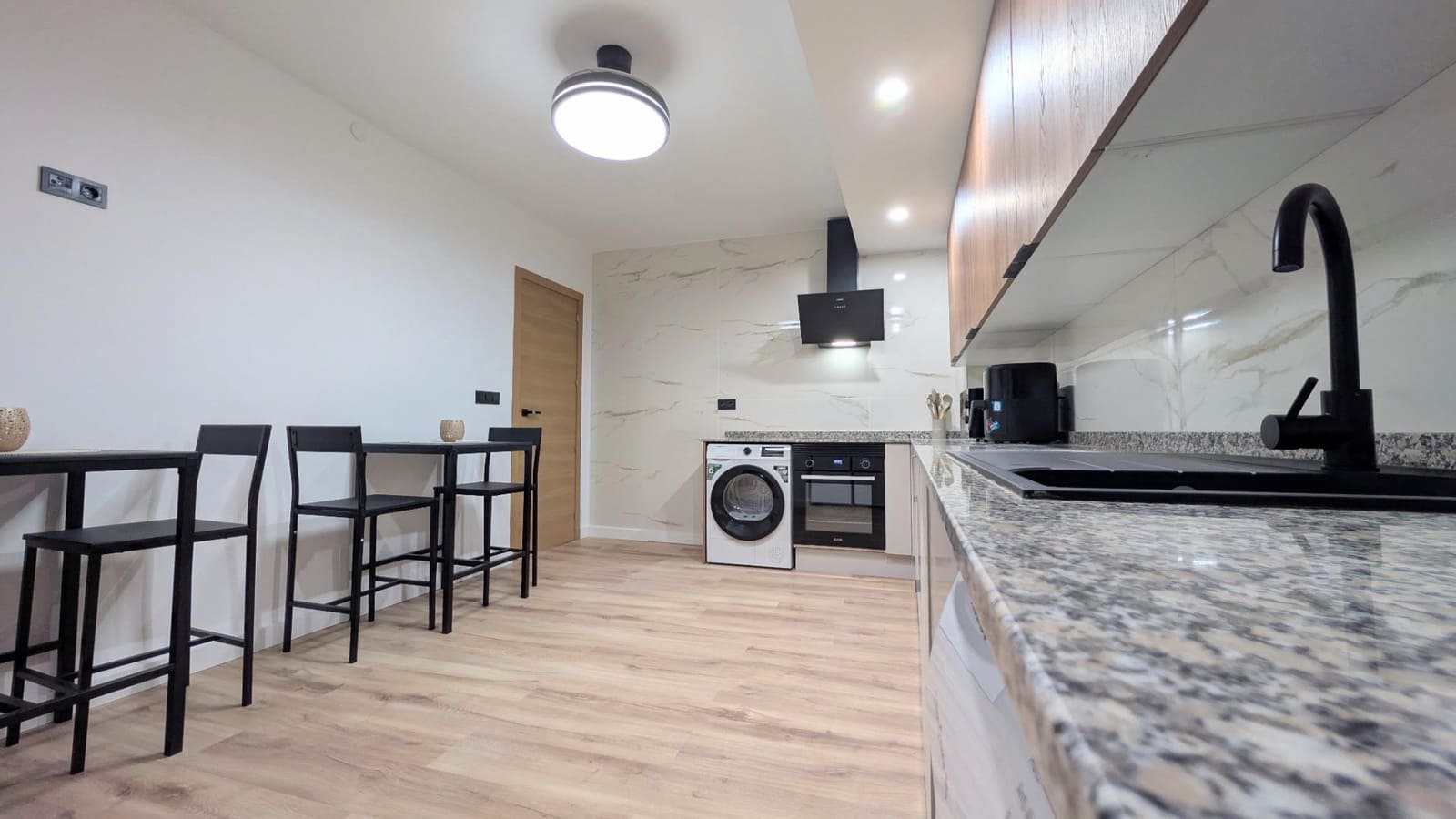 5 bedroom Apartment for rent in Elche / Elx - € 390 (Ref: 9695340)