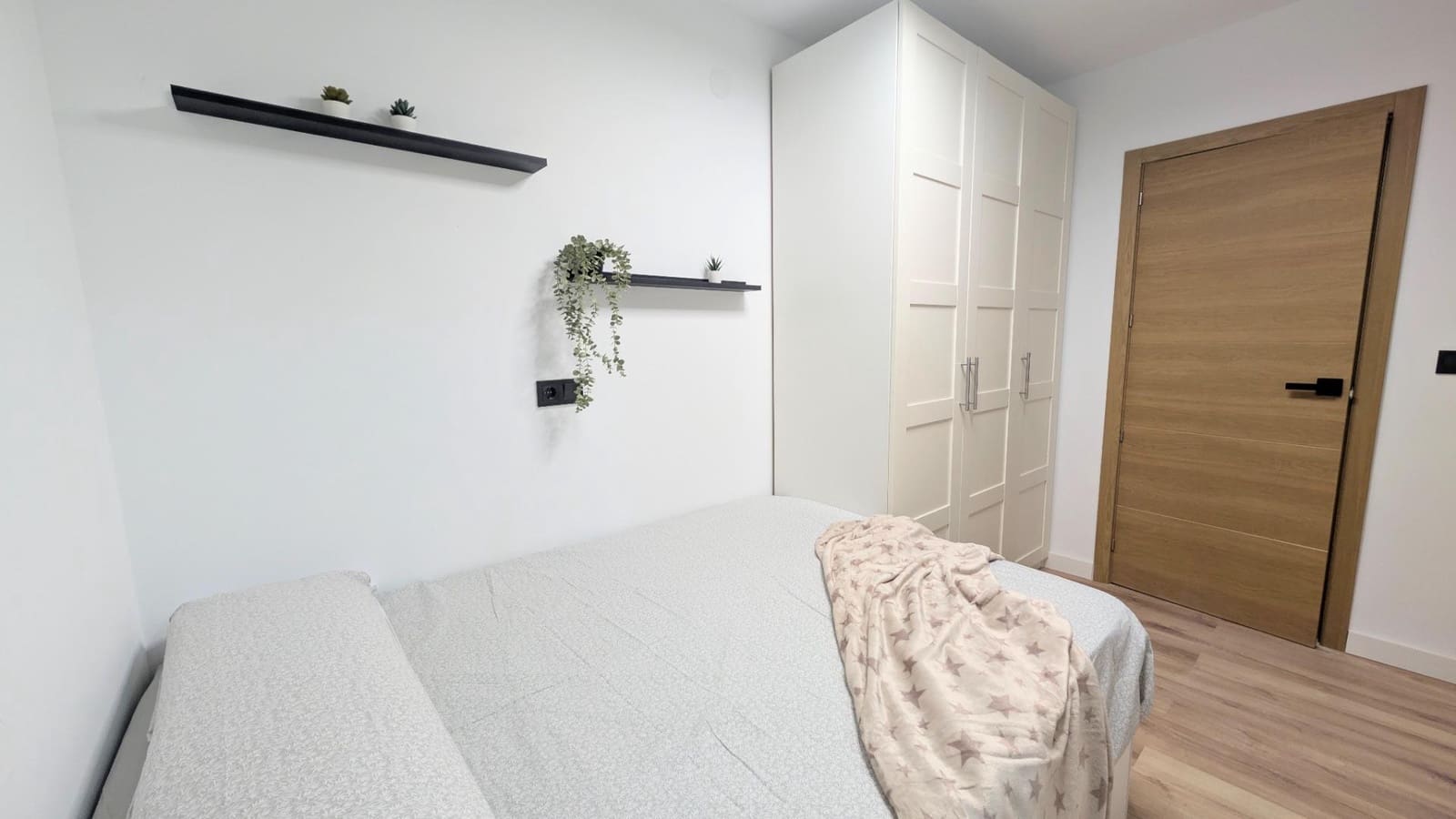 5 bedroom Apartment for rent in Elche / Elx - € 390 (Ref: 9695340)