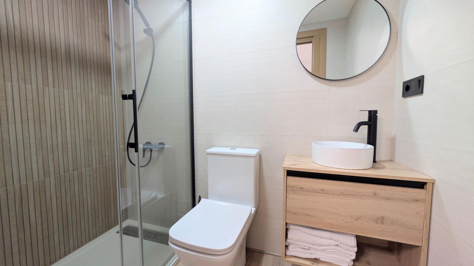 5 bedroom Apartment for rent in Elche / Elx - € 390 (Ref: 9695340)
