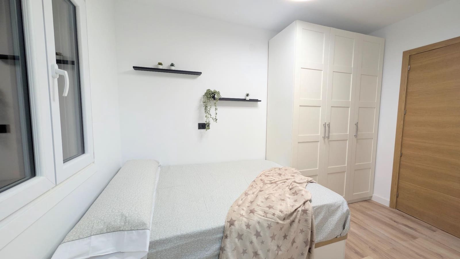 5 bedroom Apartment for rent in Elche / Elx - € 390 (Ref: 9695340)