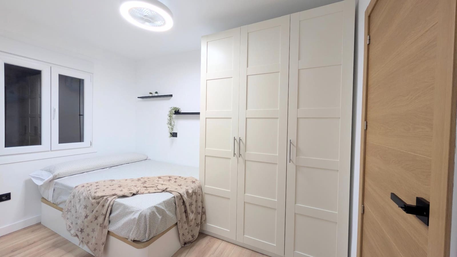 5 bedroom Apartment for rent in Elche / Elx - € 390 (Ref: 9695340)