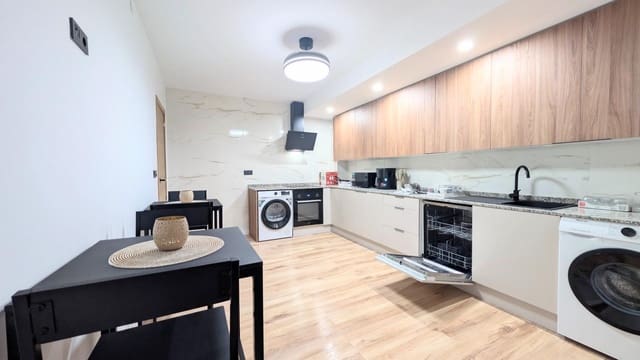 5 quarto Apartamento para arrendar em Centro, Elche / Elx - 390 € (Ref: 9695340)