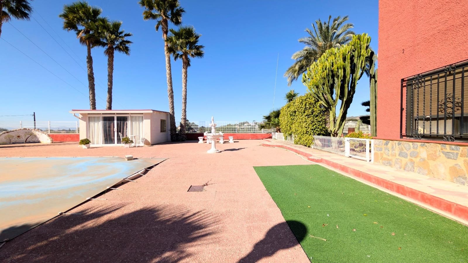 Chalet de 5 habitaciones en Elche / Elx en venta con piscina garaje - 455.000 € (Ref: 9701625)