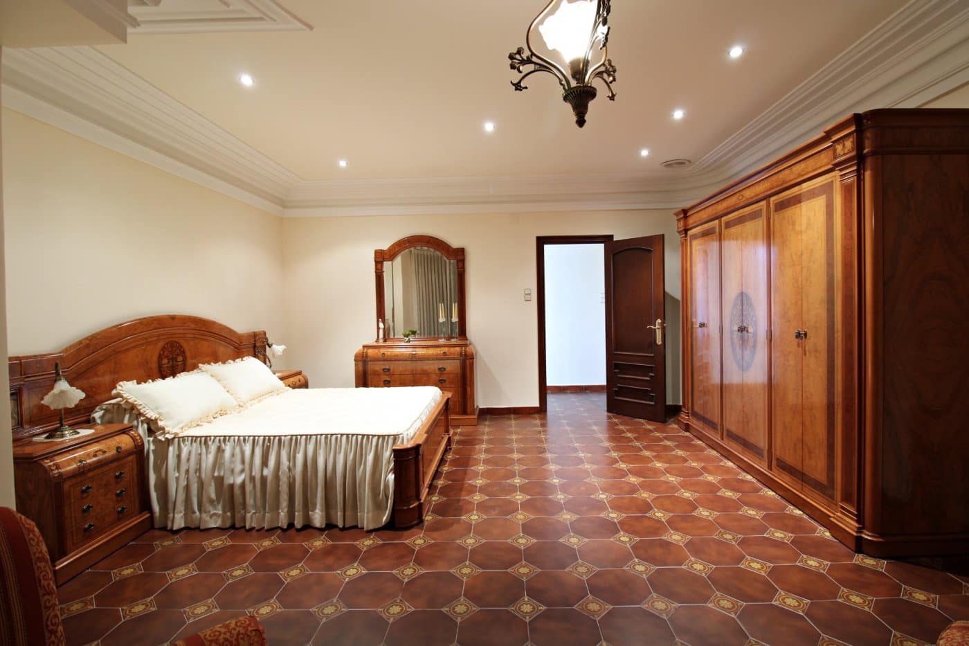 8 Zimmer Villa zu verkaufen in Elche / Elx mit Garage - 840.000 € (Ref: 9735582)