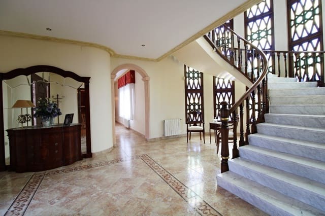 8 Zimmer Villa zu verkaufen in Alzabares, Elche / Elx mit Garage - 840.000 € (Ref: 9735582)