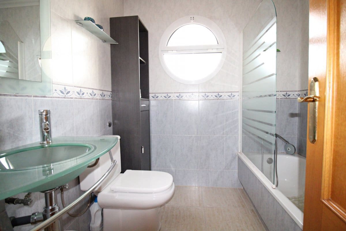 3 slaapkamer Flat te huur in Elche / Elx met garage - € 900 (Ref: 9807954)