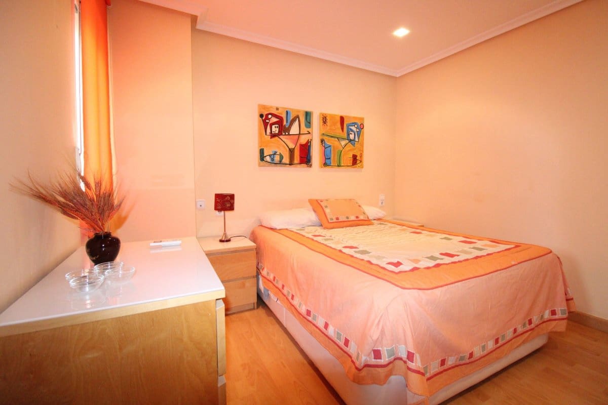 3 slaapkamer Flat te huur in Elche / Elx met garage - € 900 (Ref: 9807954)