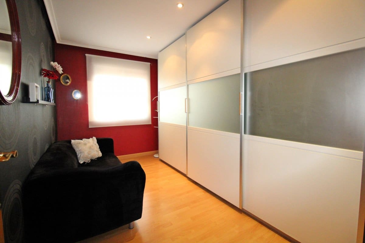 3 slaapkamer Flat te huur in Elche / Elx met garage - € 900 (Ref: 9807954)