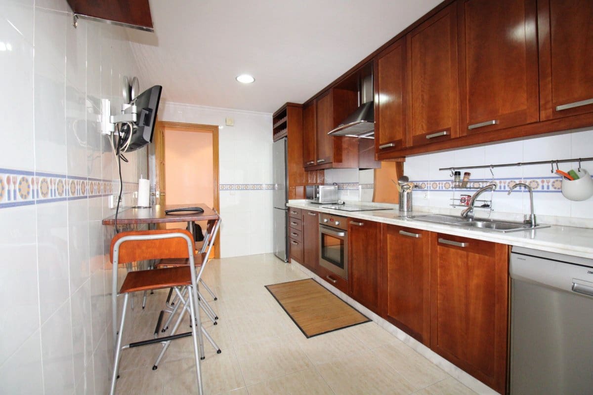 3 slaapkamer Flat te huur in Elche / Elx met garage - € 900 (Ref: 9807954)