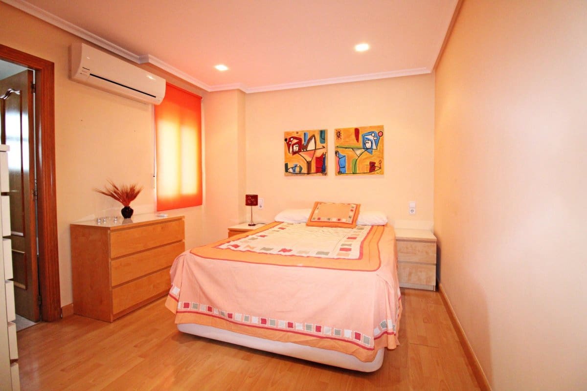 3 slaapkamer Flat te huur in Elche / Elx met garage - € 900 (Ref: 9807954)