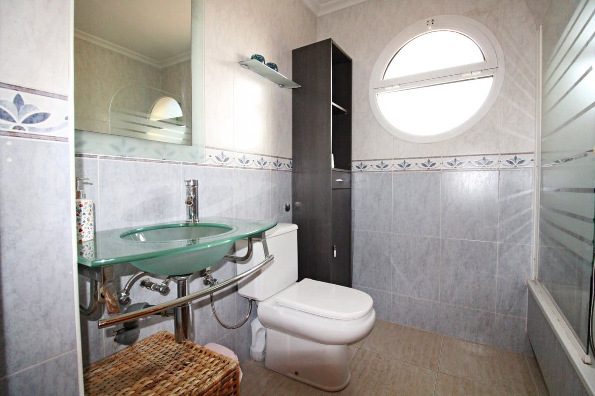 3 slaapkamer Flat te huur in Elche / Elx met garage - € 900 (Ref: 9807954)