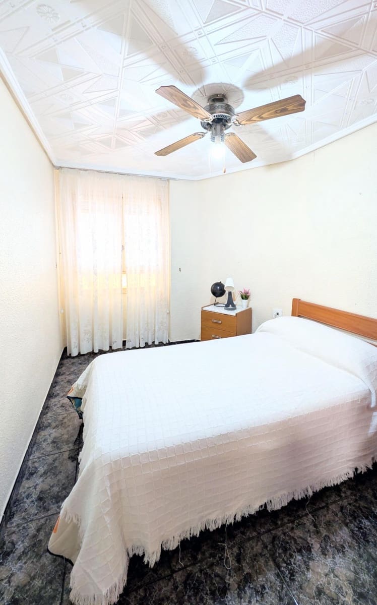 Piso de 3 habitaciones en Elche / Elx en venta - 165.000 € (Ref: 9811578)