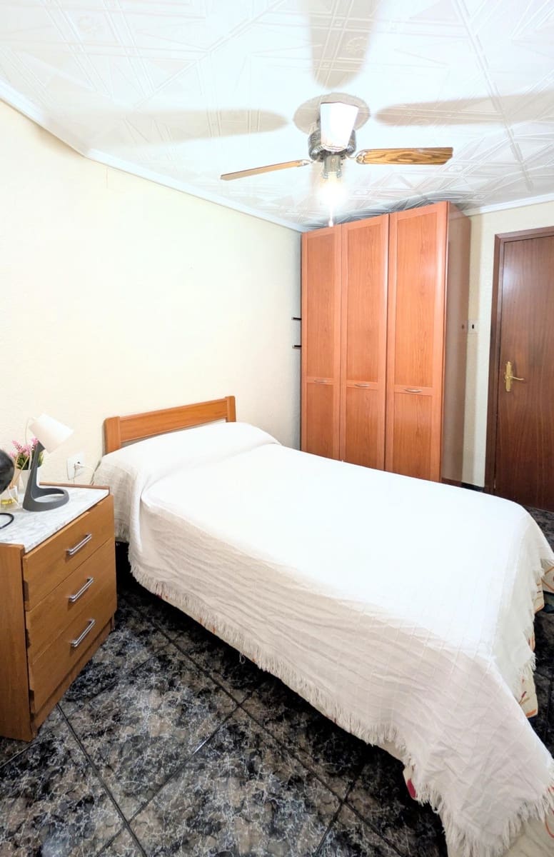 Piso de 3 habitaciones en Elche / Elx en venta - 165.000 € (Ref: 9811578)