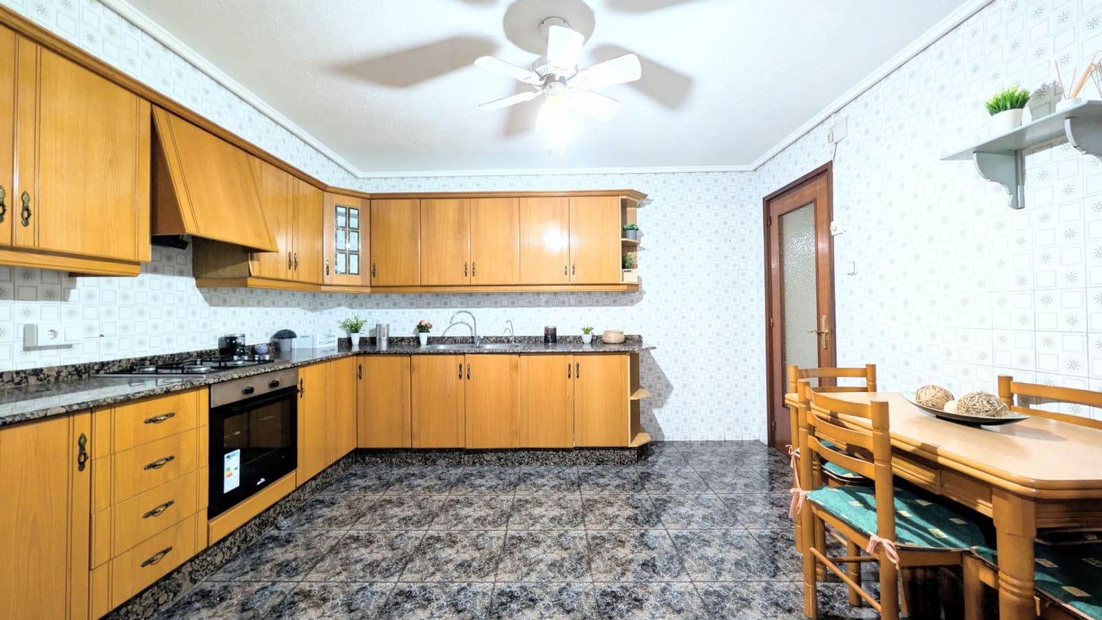 Piso de 3 habitaciones en Elche / Elx en venta - 165.000 € (Ref: 9811578)
