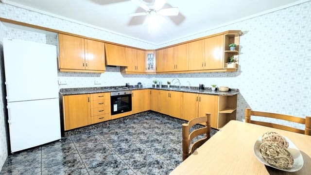 Piso de 3 habitaciones en Elche / Elx en venta - 165.000 € (Ref: 9811578)