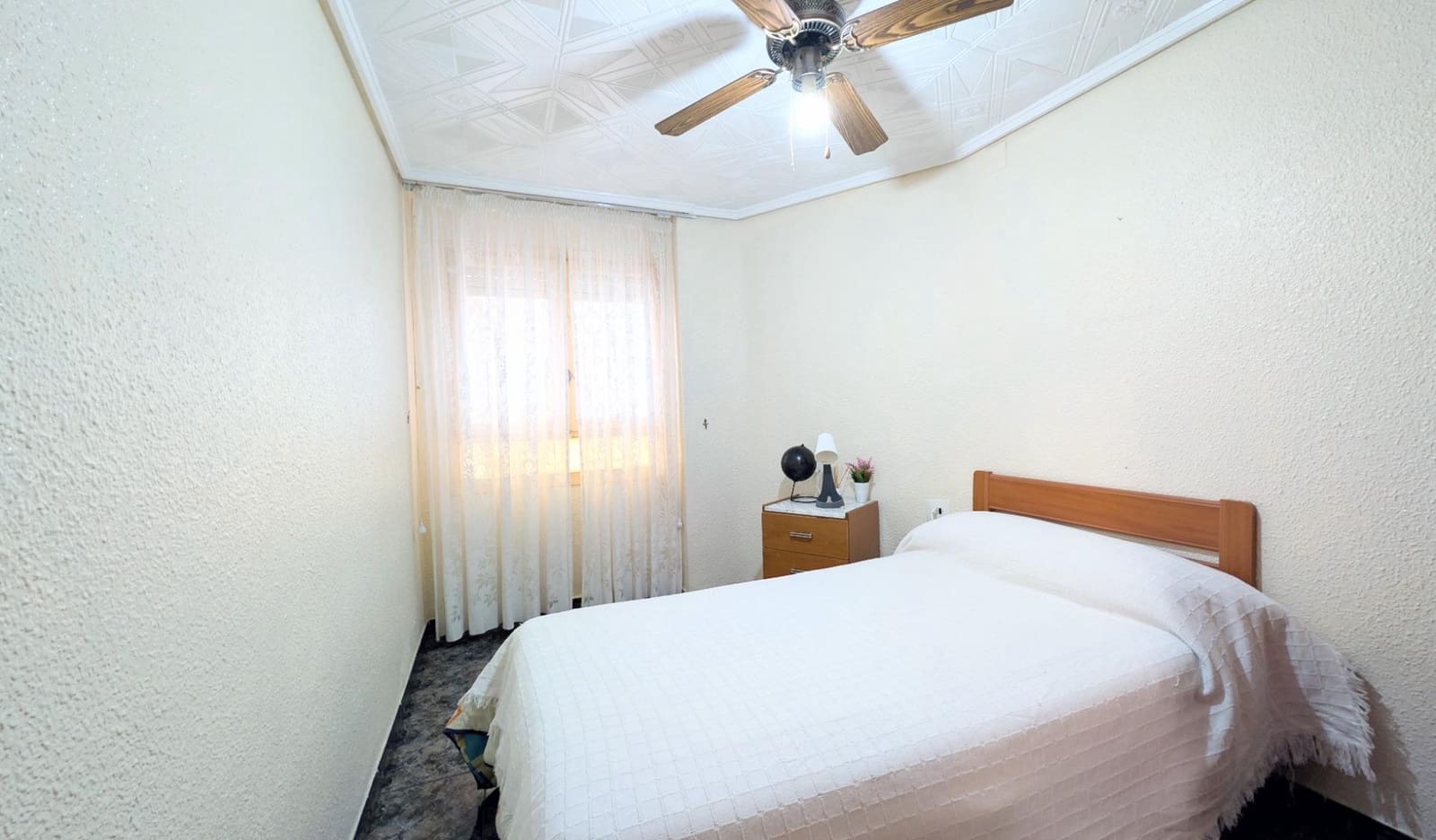 Piso de 3 habitaciones en Elche / Elx en venta - 165.000 € (Ref: 9811578)