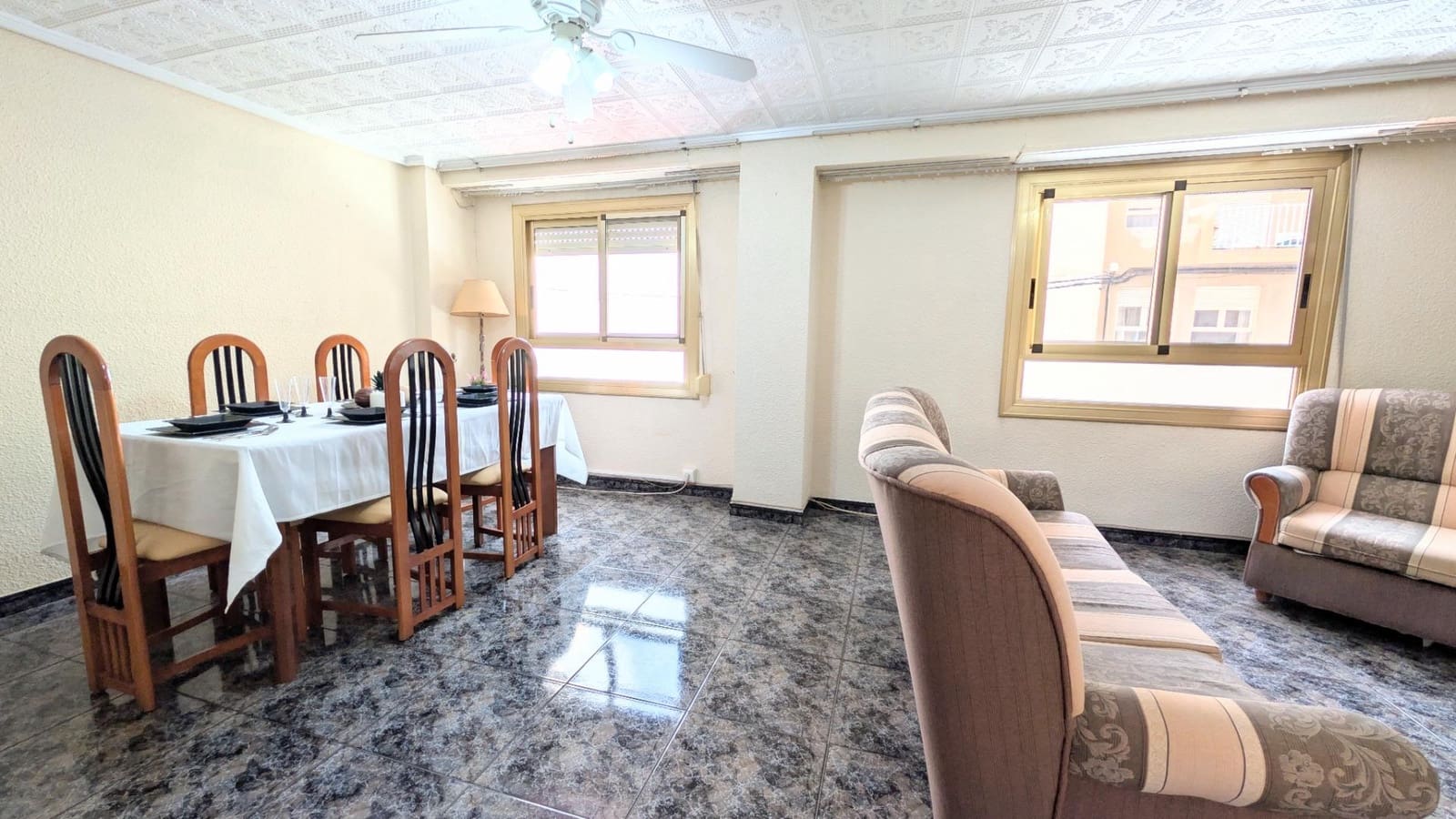 Piso de 3 habitaciones en Elche / Elx en venta - 165.000 € (Ref: 9811578)