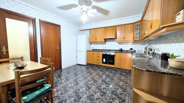 Piso de 3 habitaciones en Elche / Elx en venta - 165.000 € (Ref: 9811578)