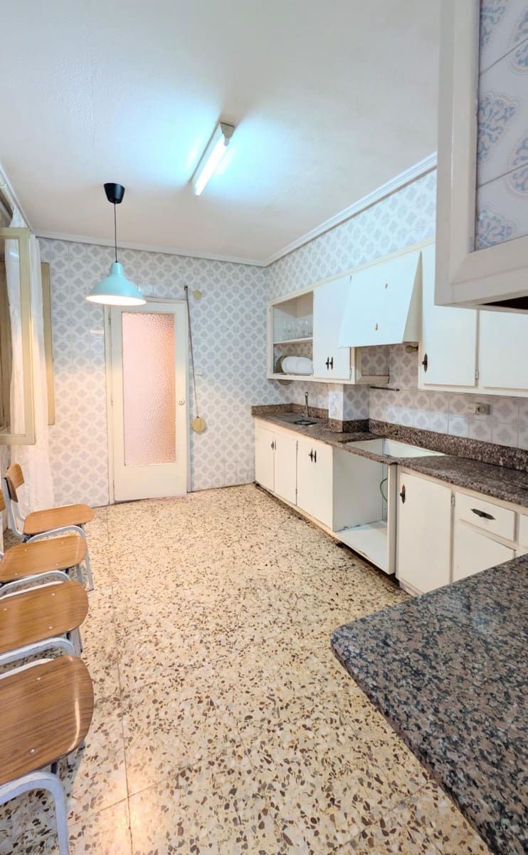 4 slaapkamer Flat te koop in Elche / Elx - € 185.000 (Ref: 9831359)