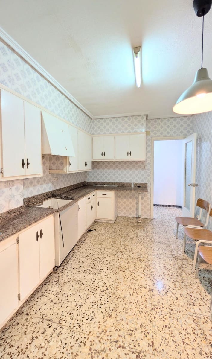4 slaapkamer Flat te koop in Elche / Elx - € 185.000 (Ref: 9831359)