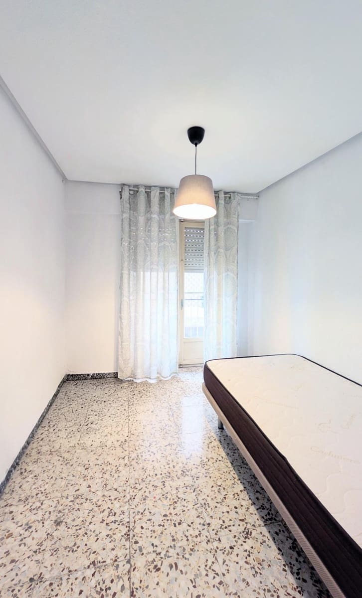4 slaapkamer Flat te koop in Elche / Elx - € 185.000 (Ref: 9831359)