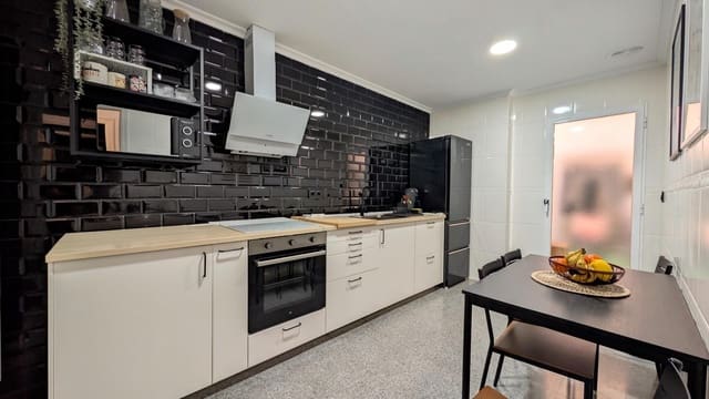 3 soveværelse Lejlighed til salg i Elche / Elx med garage - € 175.000 (Ref: 9831360)