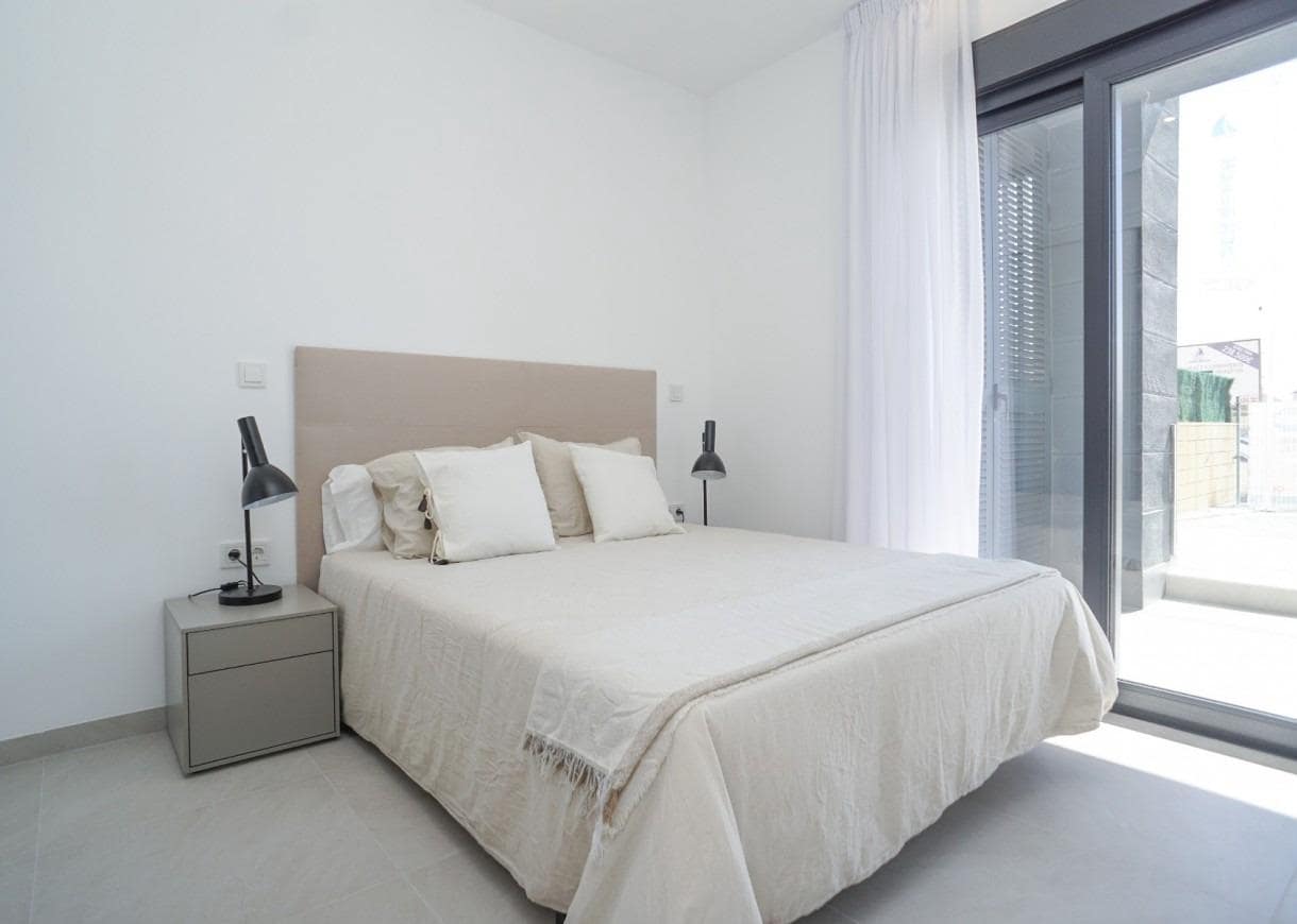3 soverom Penthouse til salgs i Torrevieja med svømmebasseng - € 540 000 (Ref: 9851759)
